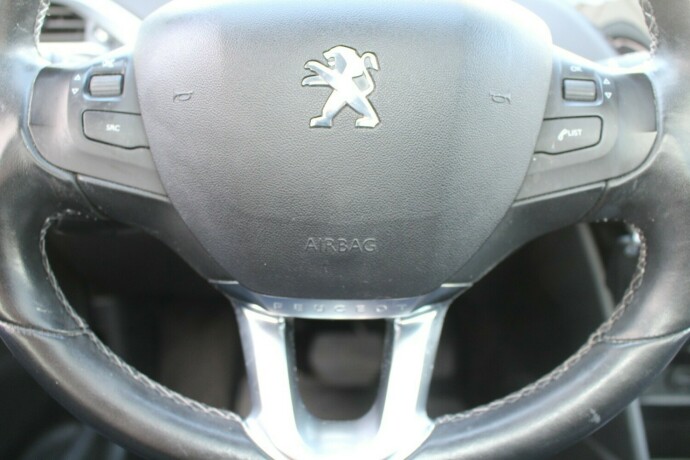 peugeot-208-bensin-2016-big-10