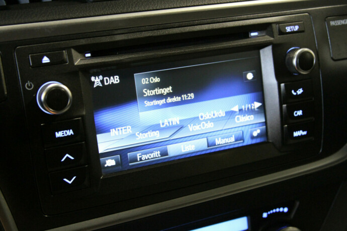 toyota-auris-elektrisitetbensin-2014-big-8