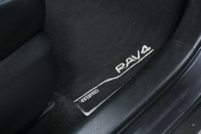 toyota-rav4-elektrisitetbensin-2019-big-5