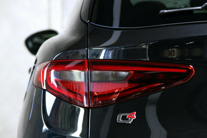 alfa-romeo-stelvio-bensin-2018-big-31