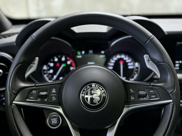alfa-romeo-stelvio-bensin-2018-big-15