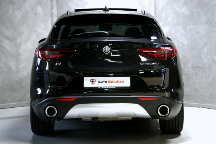 alfa-romeo-stelvio-bensin-2018-big-30