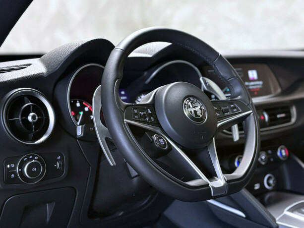 alfa-romeo-stelvio-bensin-2018-big-18