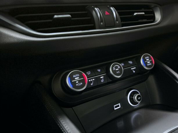 alfa-romeo-stelvio-bensin-2018-big-12