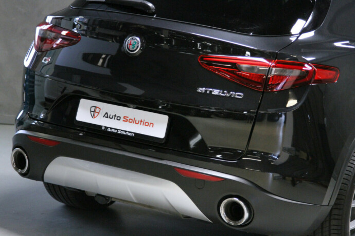 alfa-romeo-stelvio-bensin-2018-big-32