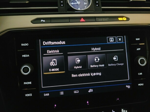 volkswagen-passat-elektrisitetbensin-2018-big-28
