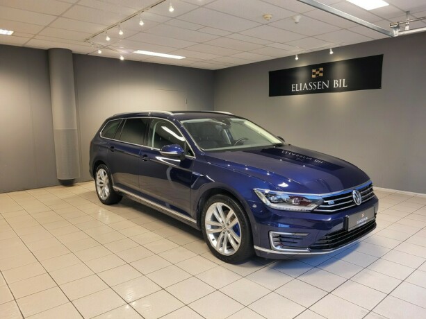 volkswagen-passat-elektrisitetbensin-2018-big-0