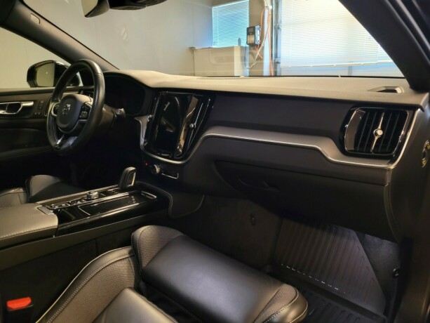 volvo-v60-elektrisitetbensin-2021-big-12