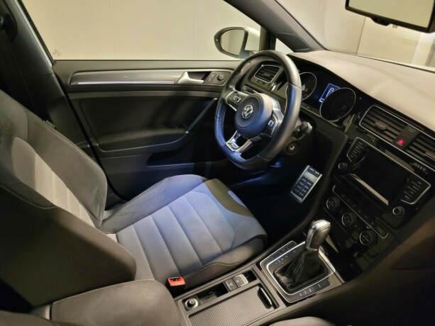 volkswagen-golf-bensin-2014-big-14