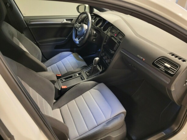 volkswagen-golf-bensin-2014-big-15