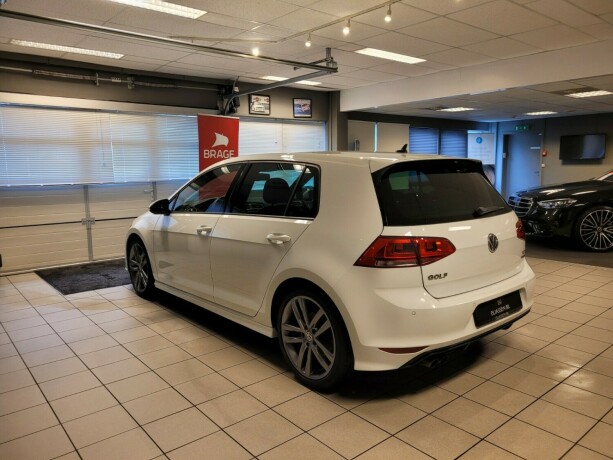 volkswagen-golf-bensin-2014-big-5
