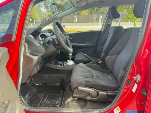 honda-jazz-bensin-2010-big-16