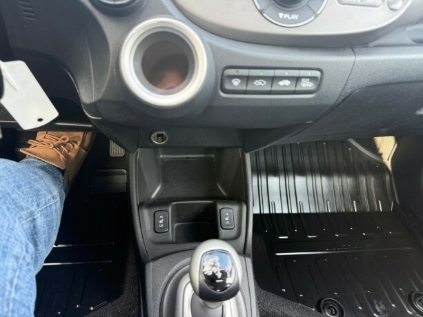 honda-jazz-bensin-2010-big-19