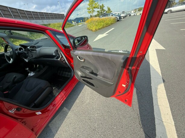 honda-jazz-bensin-2010-big-8