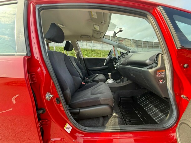 honda-jazz-bensin-2010-big-9