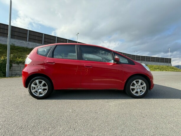 honda-jazz-bensin-2010-big-5
