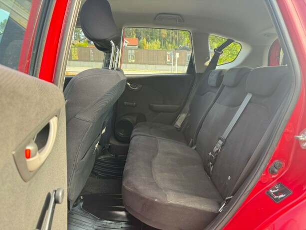 honda-jazz-bensin-2010-big-15