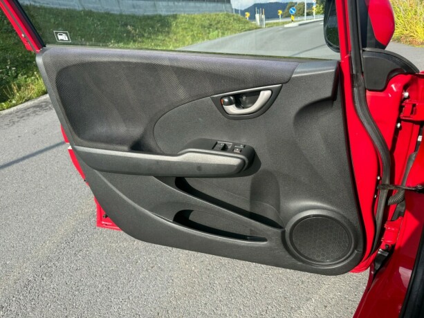 honda-jazz-bensin-2010-big-17