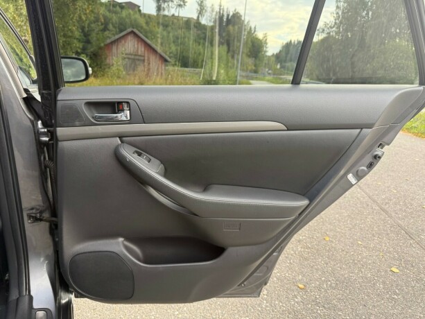 toyota-avensis-diesel-2007-big-10