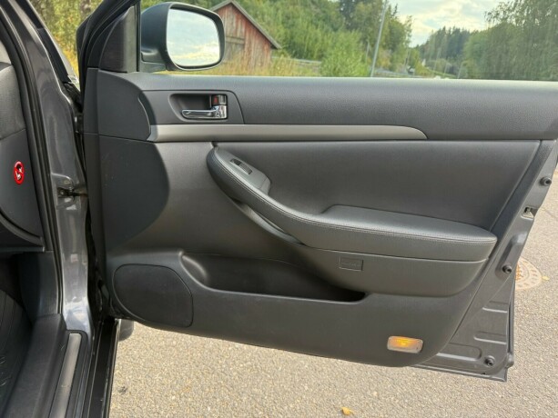 toyota-avensis-diesel-2007-big-8