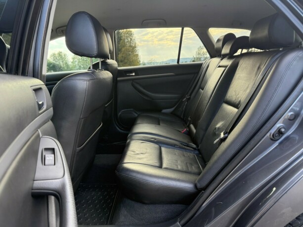 toyota-avensis-diesel-2007-big-15