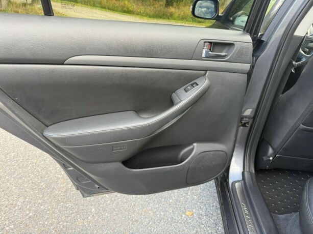 toyota-avensis-diesel-2007-big-14